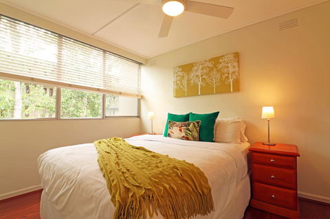 Colour Pop Fitzroy - 3 Bedroom Pet Friendly - Whitsundays Accommodation 13