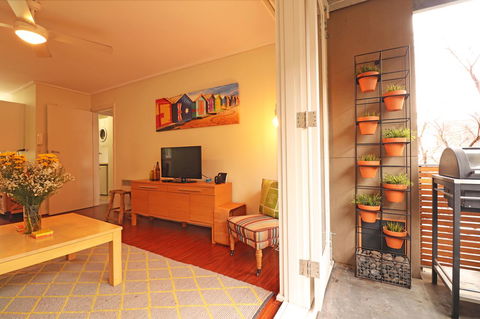 Colour Pop Fitzroy - 3 Bedroom Pet Friendly - Whitsundays Accommodation 9