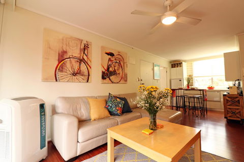 Colour Pop Fitzroy - 3 Bedroom Pet Friendly - Whitsundays Accommodation 4