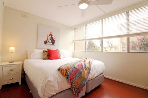 Colour Pop Fitzroy - 3 Bedroom Pet Friendly - Whitsundays Accommodation 11