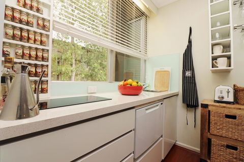 Colour Pop Fitzroy - 3 Bedroom Pet Friendly - Whitsundays Accommodation 5