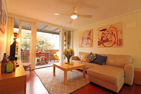 Colour Pop Fitzroy - 3 Bedroom Pet Friendly - Whitsundays Accommodation 2