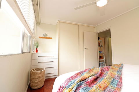 Colour Pop Fitzroy - 3 Bedroom Pet Friendly - Whitsundays Accommodation 12