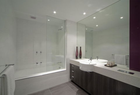 Tyrian Serviced Apartments Fitzroy - Whitsundays Accommodation 8