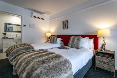 Daylesford Art Motel - Whitsundays Accommodation 3