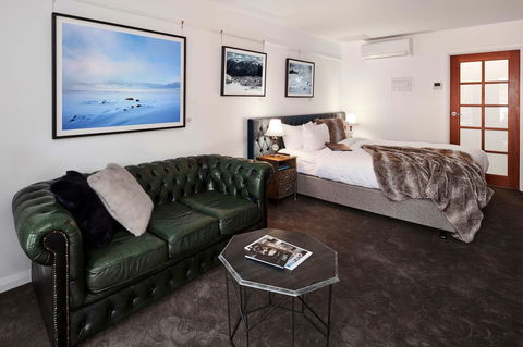 Daylesford Art Motel - Whitsundays Accommodation 9