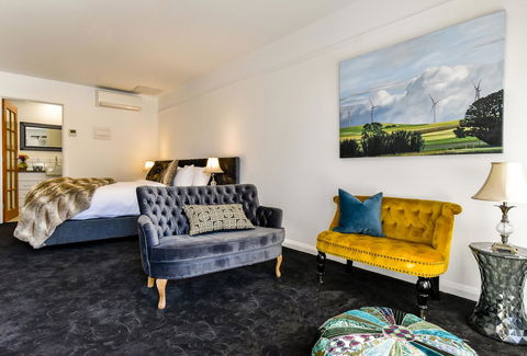 Daylesford Art Motel - Whitsundays Accommodation 7