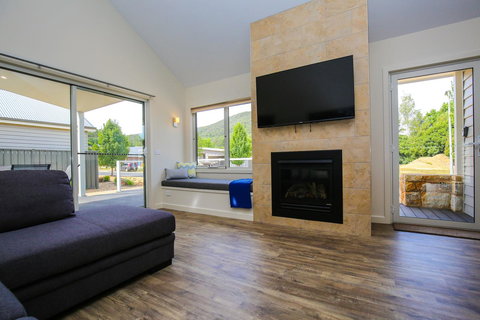 Amber Mist Villa Two - Whitsundays Accommodation 0