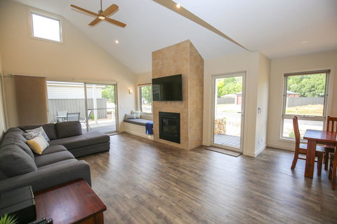 Amber Mist Villa Two - Whitsundays Accommodation 1