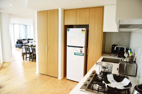Superb Habour View/ Stylish Apartment / Landmark Building/ Free Tram - Whitsundays Accommodation 14