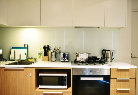 Superb Habour View/ Stylish Apartment / Landmark Building/ Free Tram - Whitsundays Accommodation 13