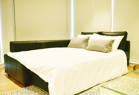 Superb Habour View/ Stylish Apartment / Landmark Building/ Free Tram - Whitsundays Accommodation 8