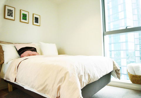 Superb Habour View/ Stylish Apartment / Landmark Building/ Free Tram - Whitsundays Accommodation 1