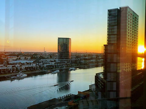 Superb Habour View/ Stylish Apartment / Landmark Building/ Free Tram - Whitsundays Accommodation 24