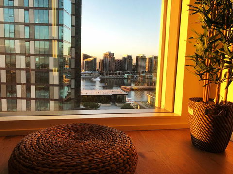 Superb Habour View/ Stylish Apartment / Landmark Building/ Free Tram - Whitsundays Accommodation 17