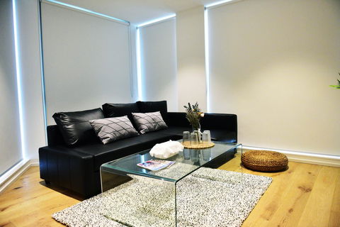 Superb Habour View/ Stylish Apartment / Landmark Building/ Free Tram - Whitsundays Accommodation 7