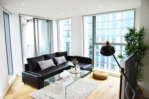 Superb Habour View/ Stylish Apartment / Landmark Building/ Free Tram - Whitsundays Accommodation 5