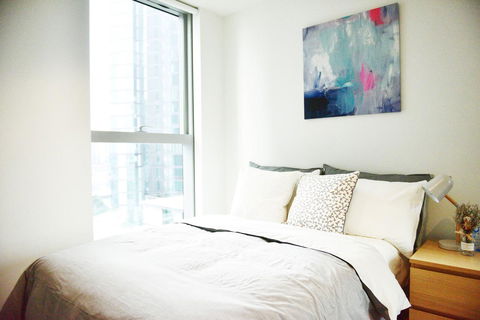 Superb Habour View/ Stylish Apartment / Landmark Building/ Free Tram - Whitsundays Accommodation 3