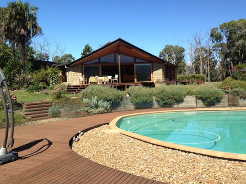 Kangaroo Manor - Whitsundays Accommodation 28