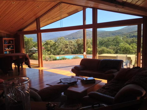 Kangaroo Manor - Whitsundays Accommodation 0