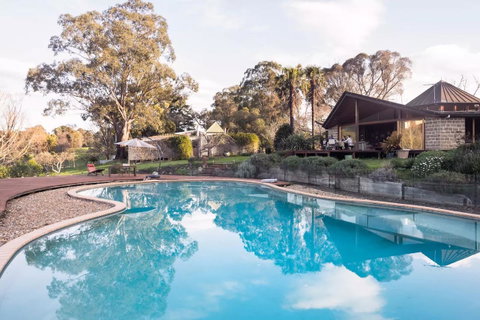Kangaroo Manor - Whitsundays Accommodation 26
