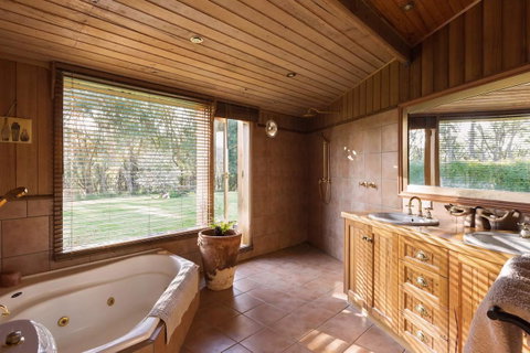 Kangaroo Manor - Whitsundays Accommodation 19