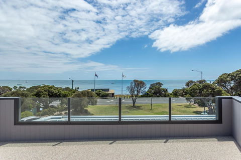 Blairgowrie Apartment 2 - On The Beach - Whitsundays Accommodation 11