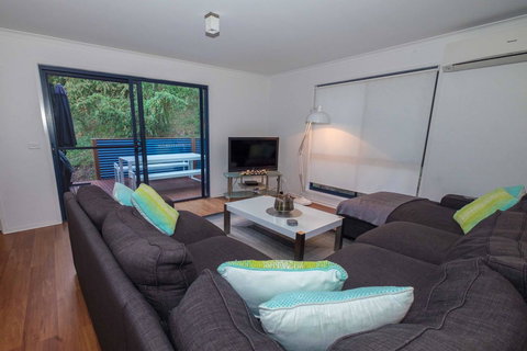 Demure Charm - Whitsundays Accommodation 9