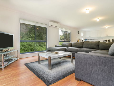 Demure Charm - Whitsundays Accommodation 10