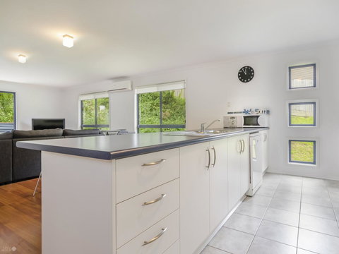 Demure Charm - Whitsundays Accommodation 15