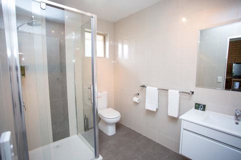 Blue Whale Motor Inn & Apartments - Whitsundays Accommodation 15