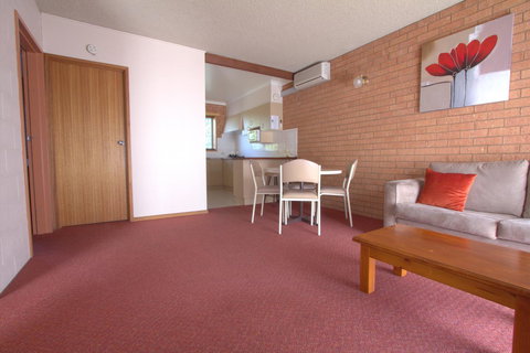 Blue Whale Motor Inn & Apartments - Whitsundays Accommodation 30