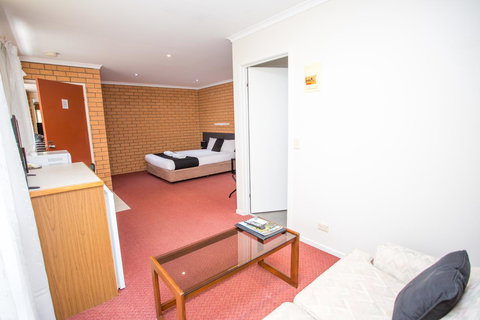 Blue Whale Motor Inn & Apartments - Whitsundays Accommodation 8