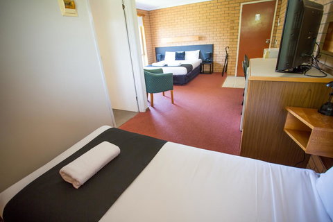 Blue Whale Motor Inn & Apartments - Whitsundays Accommodation 12