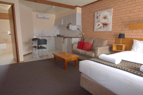 Blue Whale Motor Inn & Apartments - Whitsundays Accommodation 20