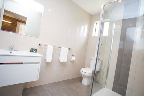 Blue Whale Motor Inn & Apartments - Whitsundays Accommodation 7