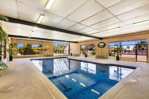Lakeside Country Club - Whitsundays Accommodation 2