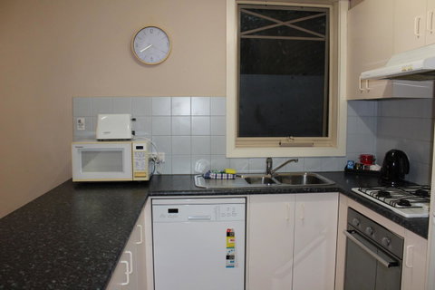 Australian Home Away @ Box Hill 2 Bedroom - Whitsundays Accommodation 8