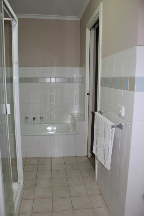 Australian Home Away @ Box Hill 2 Bedroom - Whitsundays Accommodation 11