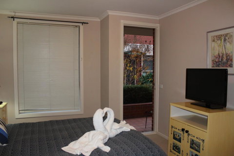 Australian Home Away @ Box Hill 2 Bedroom - Whitsundays Accommodation 3