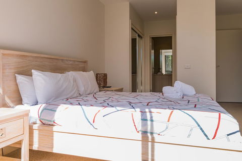 1 Sunset Place - Whitsundays Accommodation 11