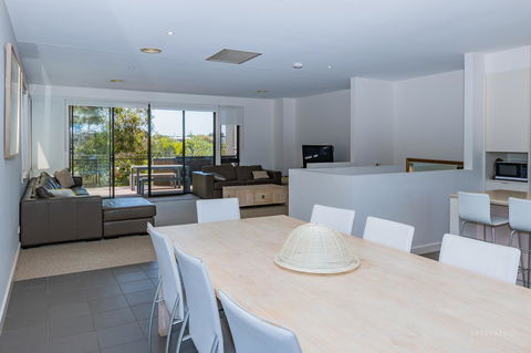 1 Sunset Place - Whitsundays Accommodation 2