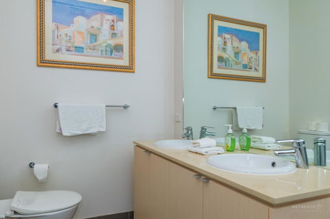 1 Sunset Place - Whitsundays Accommodation 10
