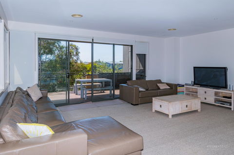 1 Sunset Place - Whitsundays Accommodation 3