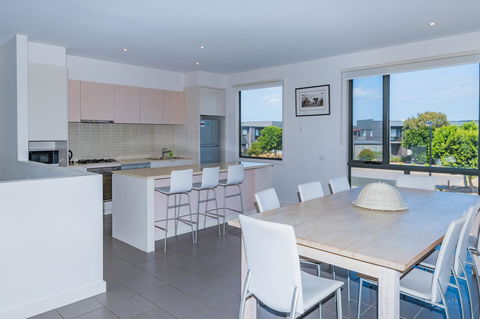 1 Sunset Place - Whitsundays Accommodation 0