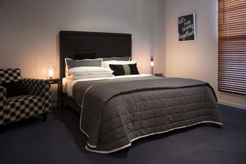Lake Como Villa - Whitsundays Accommodation 7