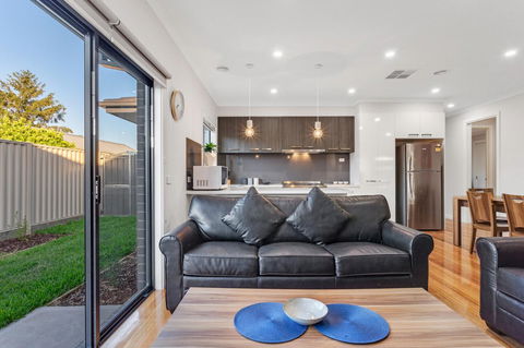 Biggs Villas Melbourne - Whitsundays Accommodation 14