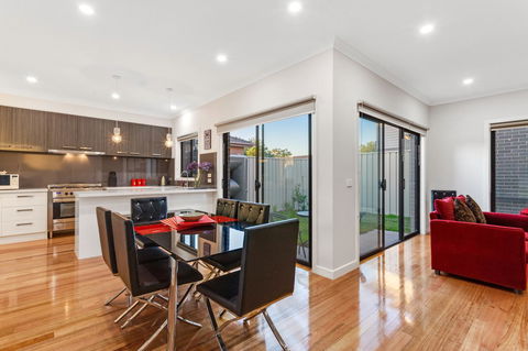Biggs Villas Melbourne - Whitsundays Accommodation 2