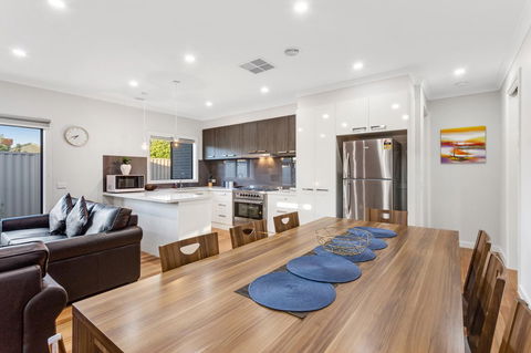 Biggs Villas Melbourne - Whitsundays Accommodation 17
