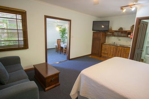 Debbie\'s Place - Whitsundays Accommodation 42